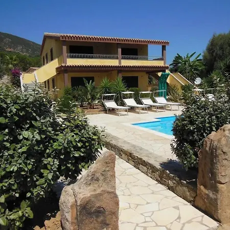 Apartment In Splendido E Riservato Villaggio, Marina Di